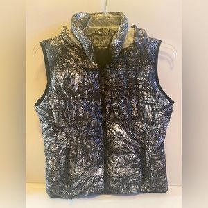 Women’s marble outdoor vest